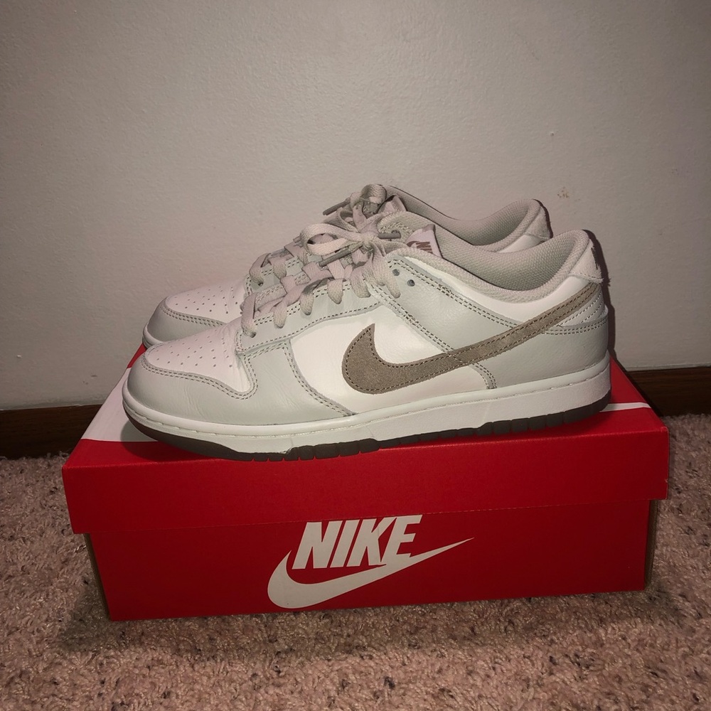 Size 9.5 - Nike Dunk SE Low Phantom Khaki VNDS